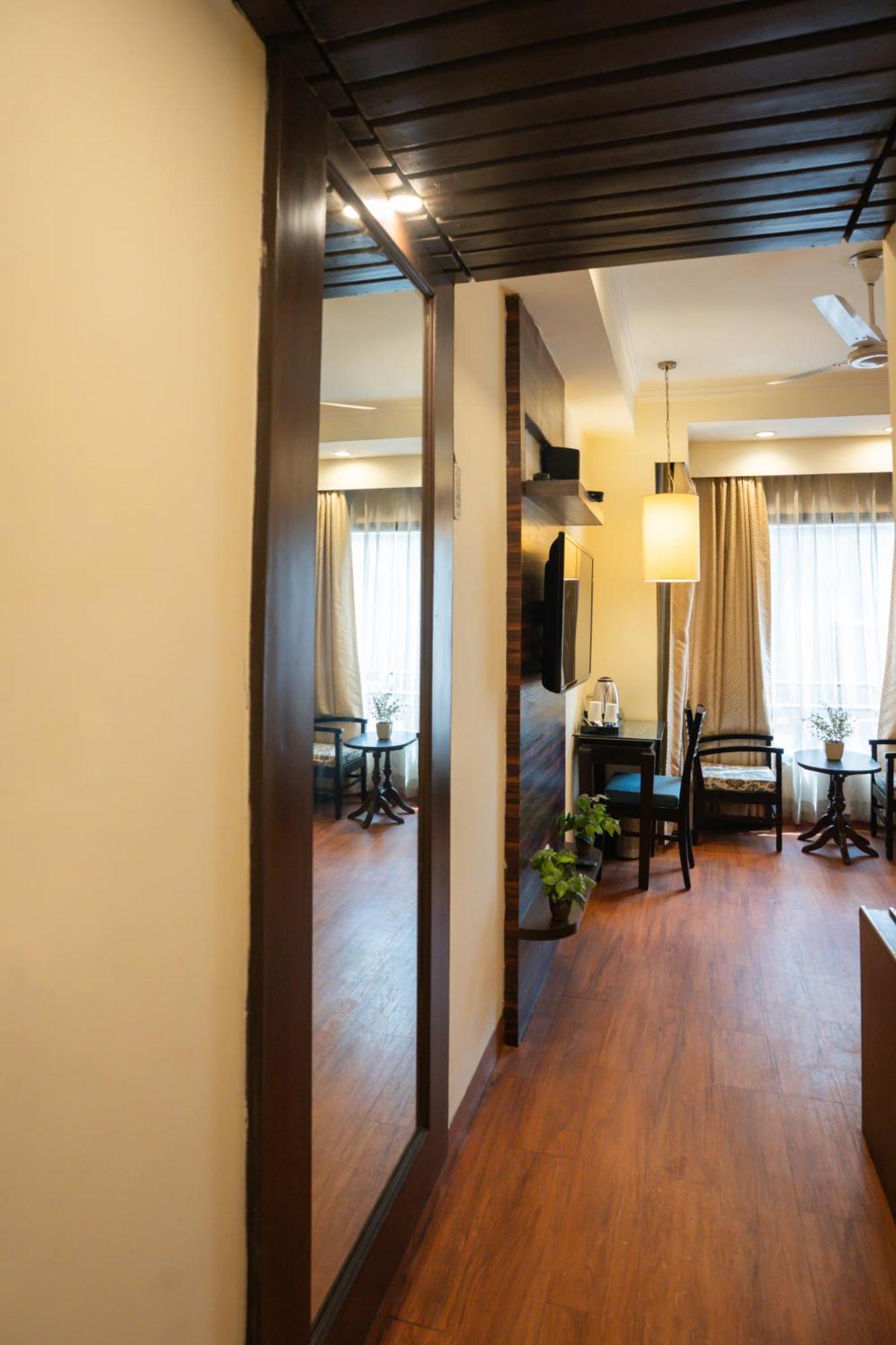 Ahuja Residency Cyber City II غورغاون المظهر الخارجي الصورة