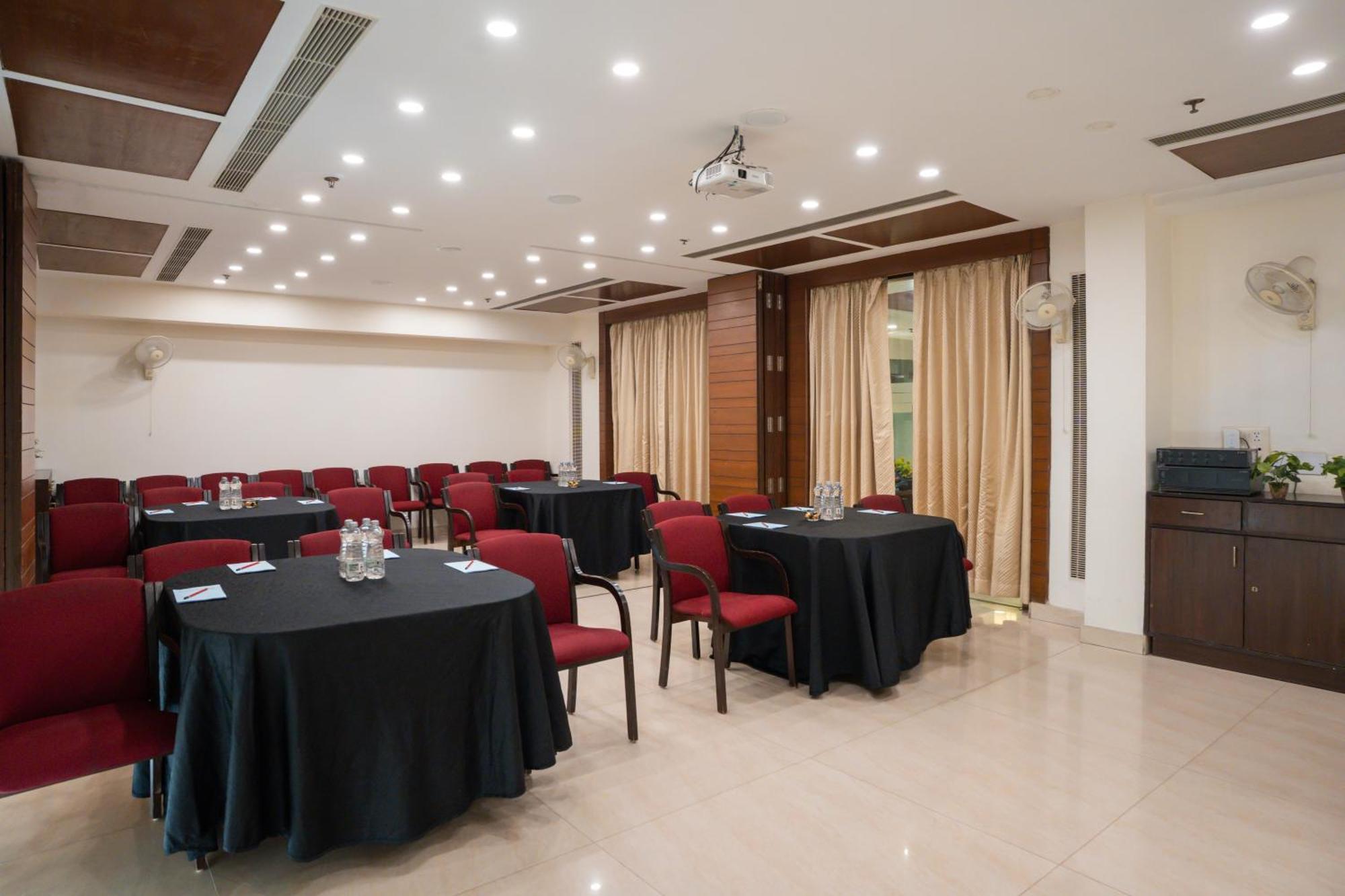 Ahuja Residency Cyber City II غورغاون المظهر الخارجي الصورة